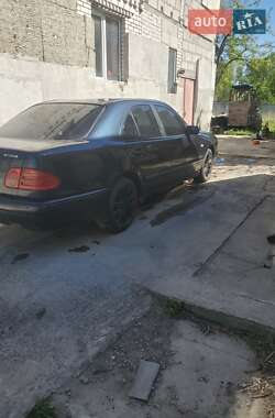 Седан Mercedes-Benz E-Class 1996 в 