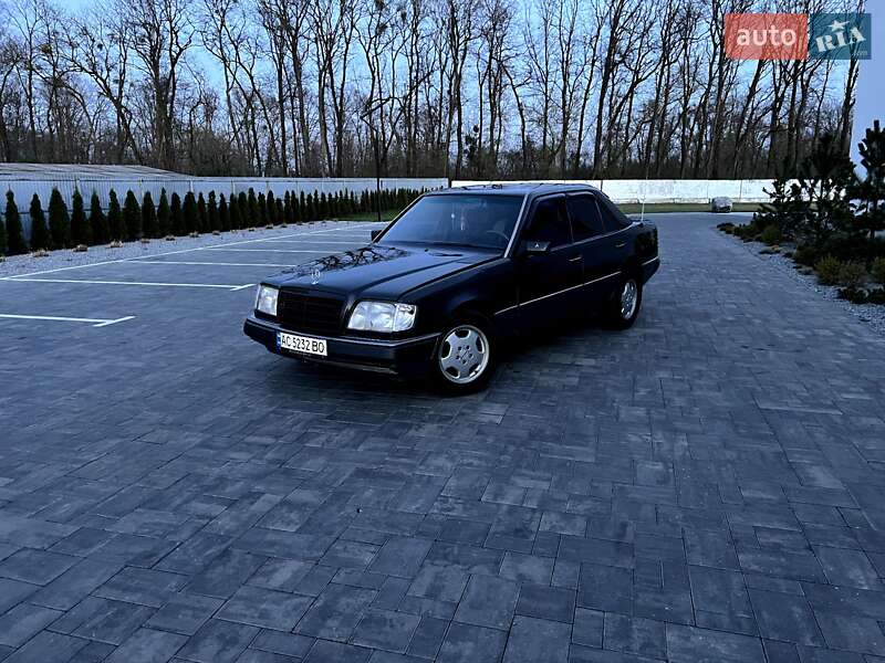 Mercedes-Benz E-Class 1993