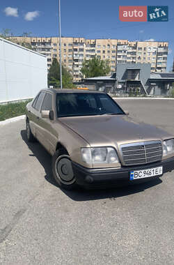 Седан Mercedes-Benz E-Class 1987 в Львові