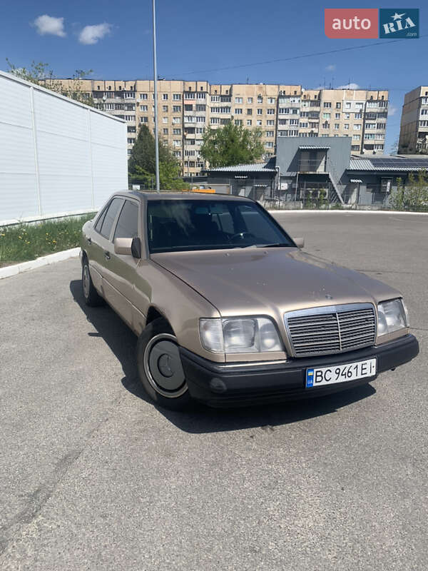 Седан Mercedes-Benz E-Class 1987 в Львові