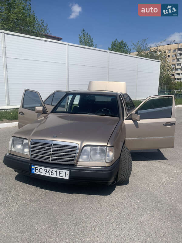 Седан Mercedes-Benz E-Class 1987 в Львові