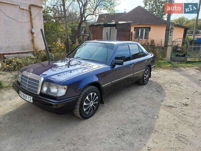 Седан Mercedes-Benz E-Class 1988 в Киеве