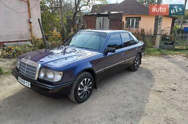 Седан Mercedes-Benz E-Class 1988 в 