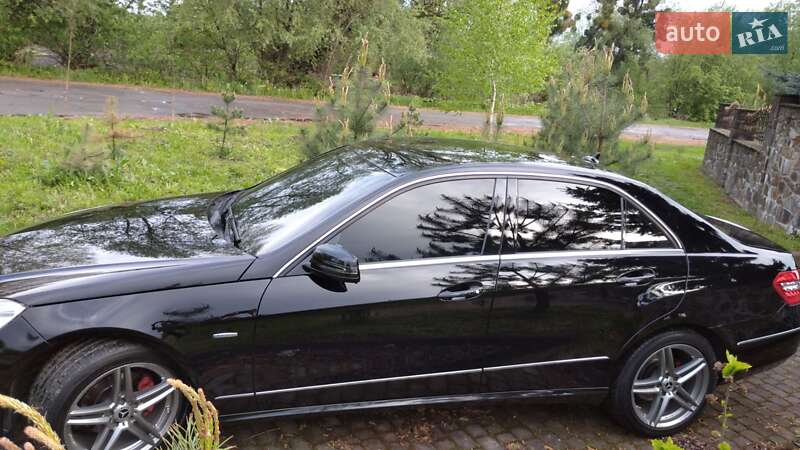 Седан Mercedes-Benz E-Class 2011 в Бродах