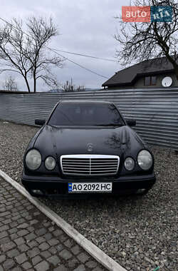 Седан Mercedes-Benz E-Class 1998 в Тересве