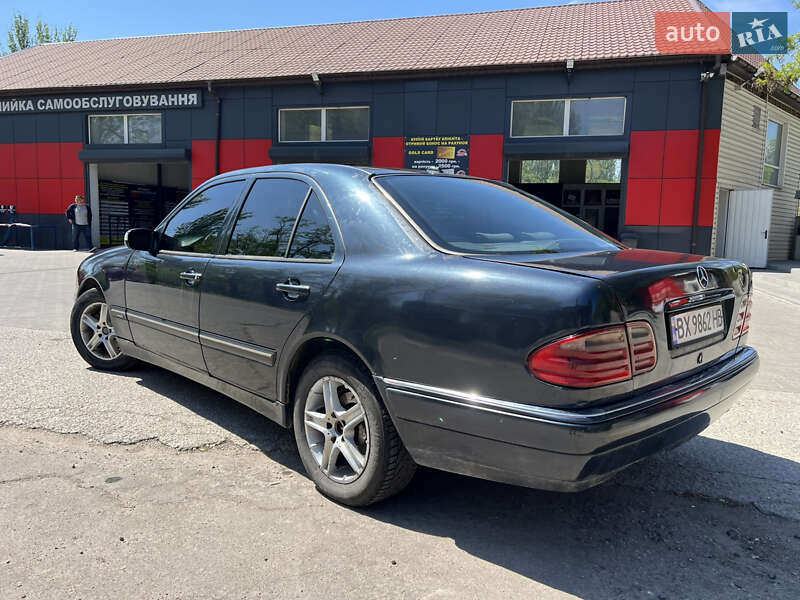 Mercedes-Benz E-Class 2000