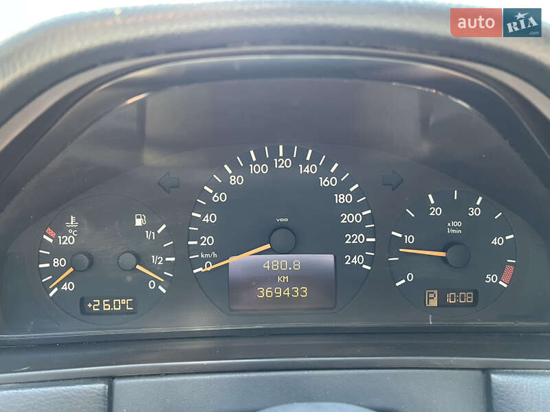 Седан Mercedes-Benz E-Class 2000 в Запоріжжі