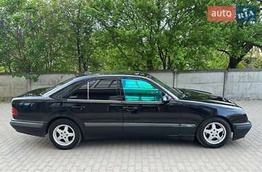 Седан Mercedes-Benz E-Class 2000 в 