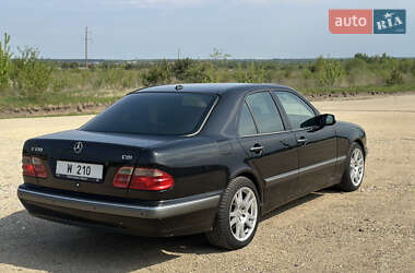 Седан Mercedes-Benz E-Class 2002 в 