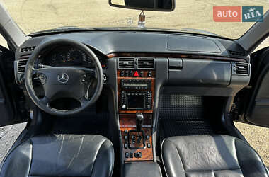 Седан Mercedes-Benz E-Class 2002 в 