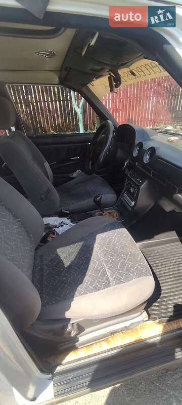 Седан Mercedes-Benz E-Class 1982 в Одессе