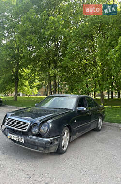 Седан Mercedes-Benz E-Class 1998 в Ровно