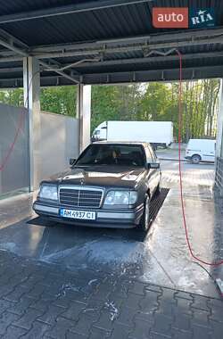 Седан Mercedes-Benz E-Class 1993 в 