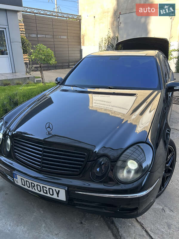 Mercedes-Benz E-Class 2005