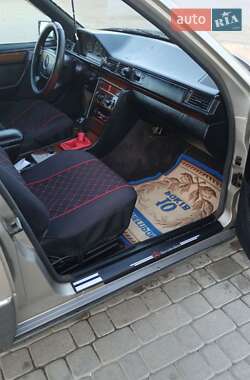 Седан Mercedes-Benz E-Class 1993 в 