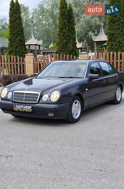 Седан Mercedes-Benz E-Class 1996 в Днепре