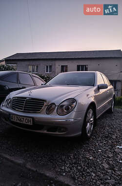 Седан Mercedes-Benz E-Class 2004 в Вільногірську