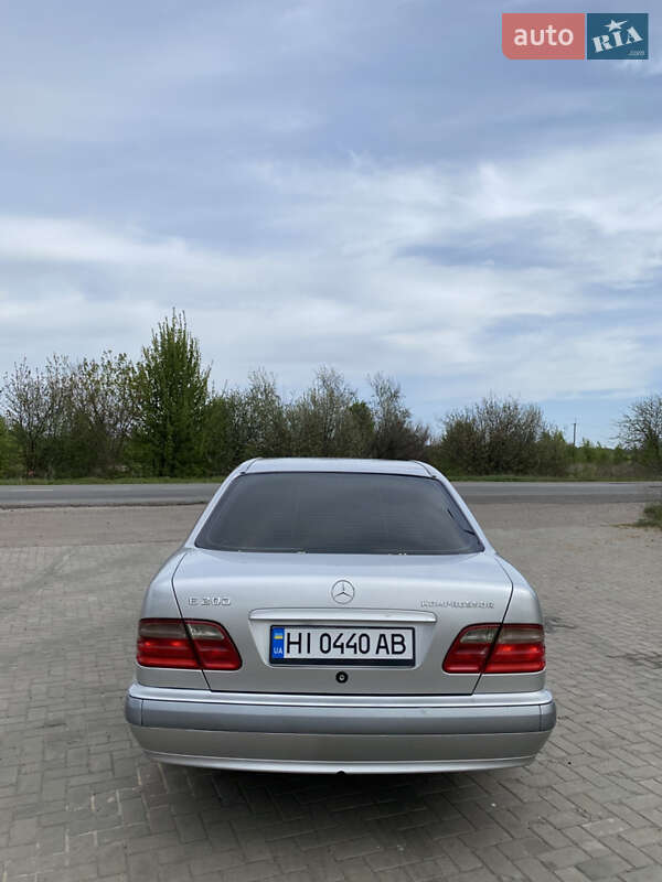 Седан Mercedes-Benz E-Class 2000 в Семенівці