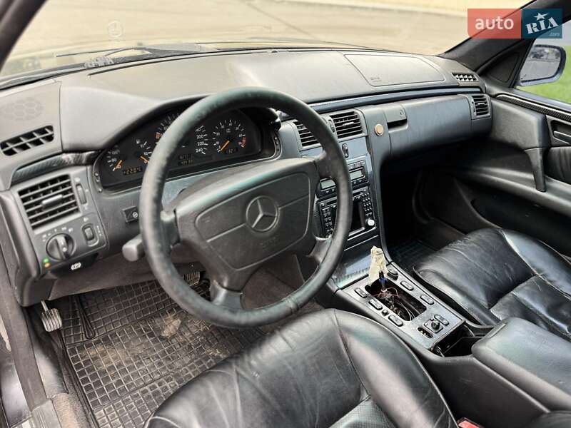 Седан Mercedes-Benz E-Class 1997 в Дніпрі