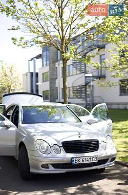 Седан Mercedes-Benz E-Class 2002 в Березному