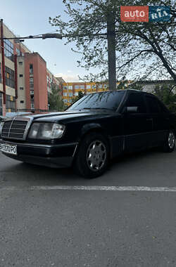 Седан Mercedes-Benz E-Class 1990 в 