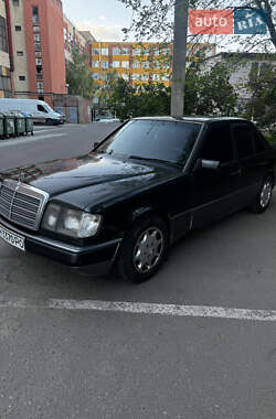 Седан Mercedes-Benz E-Class 1990 в 