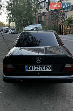 Седан Mercedes-Benz E-Class 1990 в 