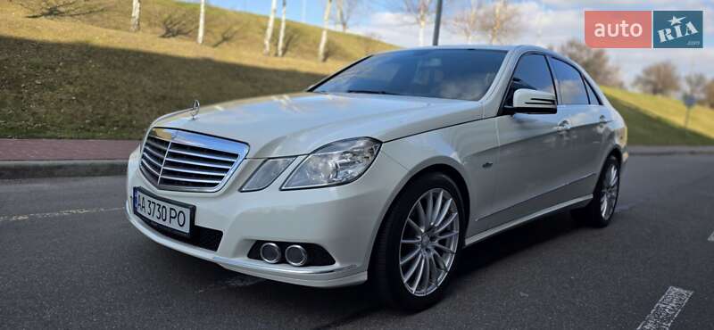 Седан Mercedes-Benz E-Class 2011 в 