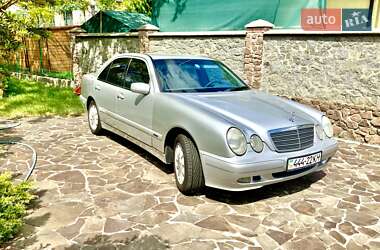 Седан Mercedes-Benz E-Class 2000 в Києві