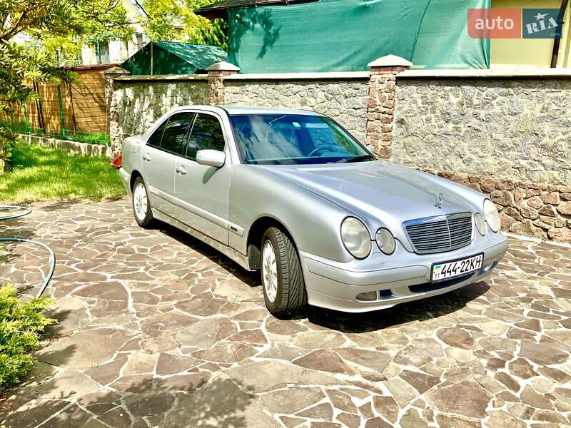Седан Mercedes-Benz E-Class 2000 в 