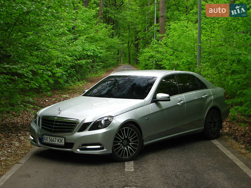 Седан Mercedes-Benz E-Class 2011 в 