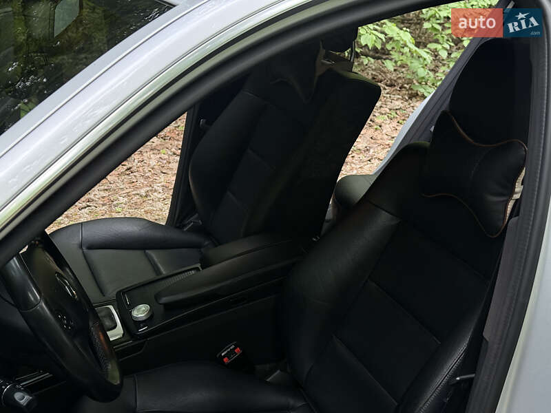 Седан Mercedes-Benz E-Class 2011 в Харькове