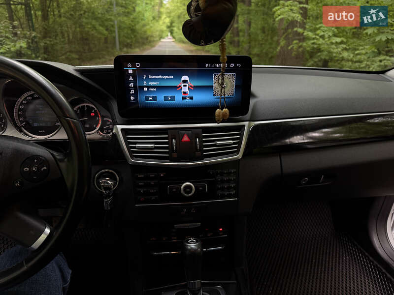 Седан Mercedes-Benz E-Class 2011 в Харькове