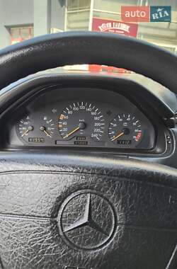 Седан Mercedes-Benz E-Class 1995 в 