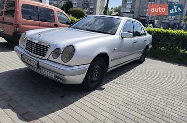 Седан Mercedes-Benz E-Class 1995 в 