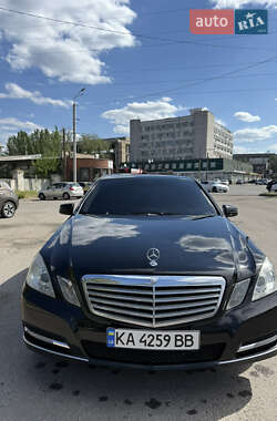 Седан Mercedes-Benz E-Class 2011 в Днепре