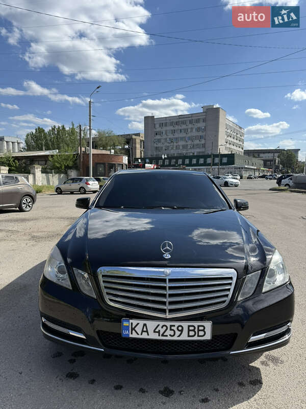 Седан Mercedes-Benz E-Class 2011 в 