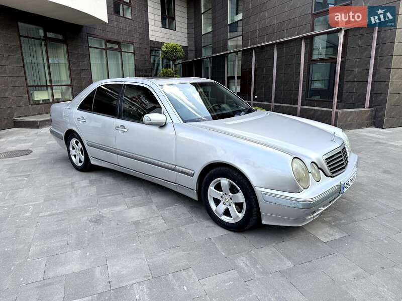 Седан Mercedes-Benz E-Class 2000 в Виннице