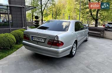 Седан Mercedes-Benz E-Class 2000 в 