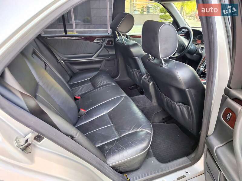 Седан Mercedes-Benz E-Class 2000 в Виннице