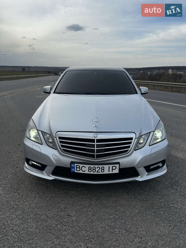 Седан Mercedes-Benz E-Class 2010 в Бучачі