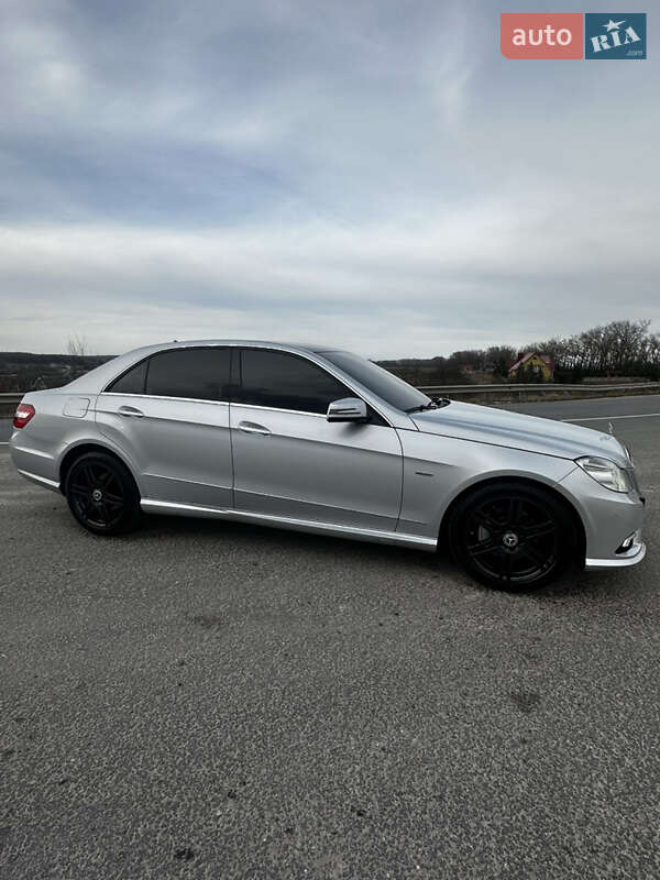 Седан Mercedes-Benz E-Class 2010 в Бучачі