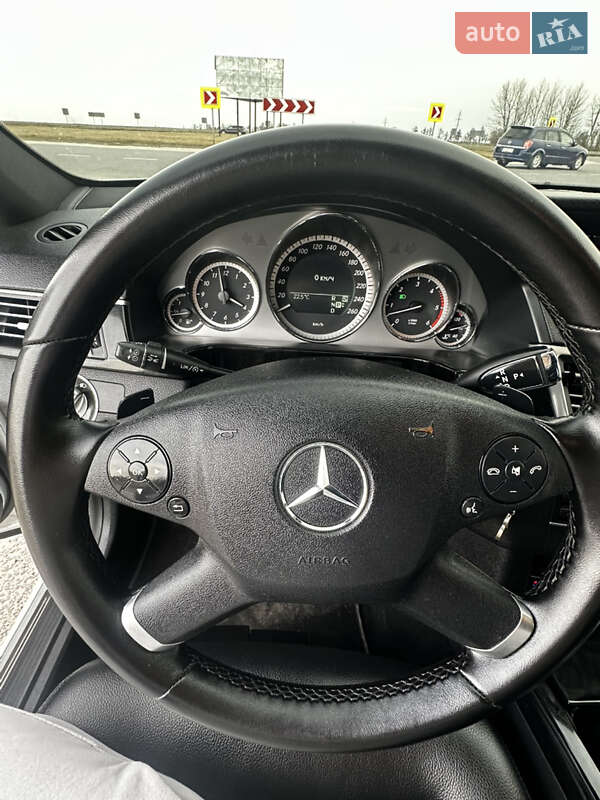 Седан Mercedes-Benz E-Class 2010 в Бучачі