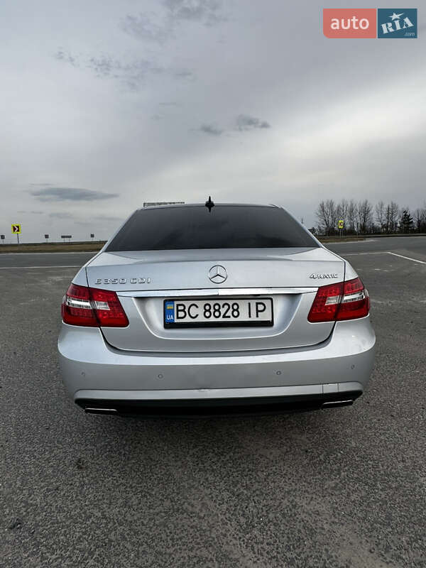 Седан Mercedes-Benz E-Class 2010 в Бучачі