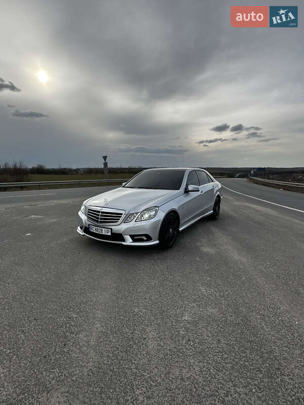 Седан Mercedes-Benz E-Class 2010 в Бучачі