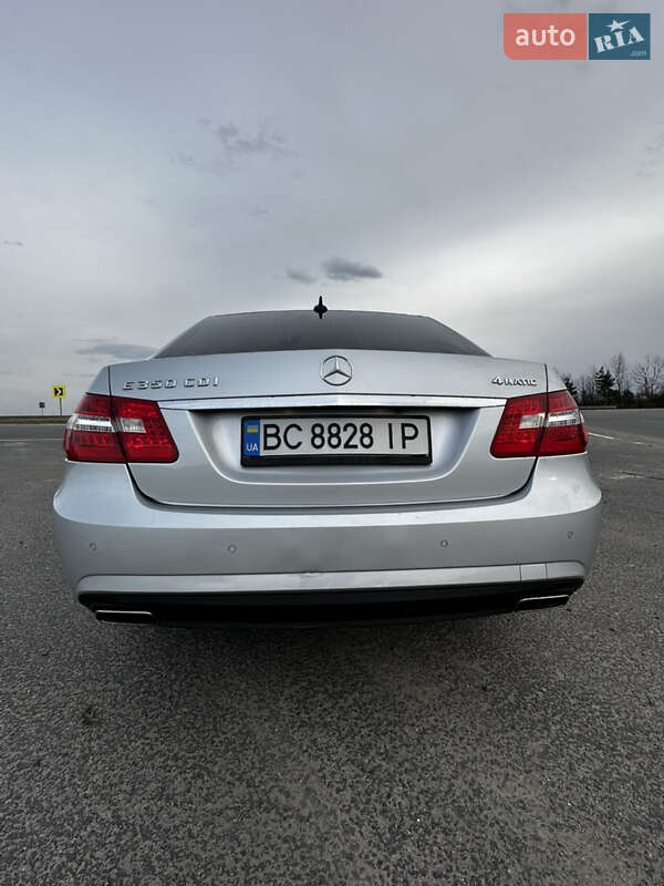 Седан Mercedes-Benz E-Class 2010 в Бучачі