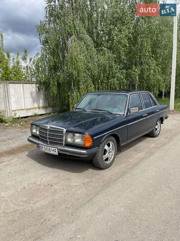 Mercedes-Benz E-Class 1983