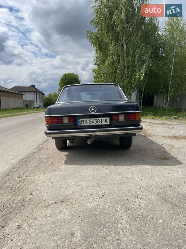 Седан Mercedes-Benz E-Class 1983 в Рівному