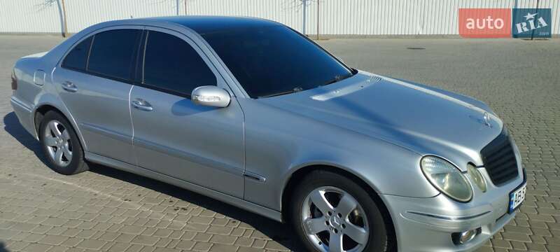 Седан Mercedes-Benz E-Class 2004 в Гайсине