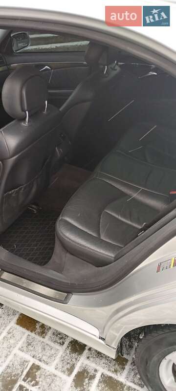 Седан Mercedes-Benz E-Class 2004 в Гайсине